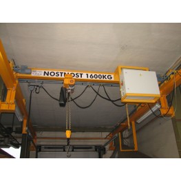 Overhead crane with lifting capacity of 1600kg.